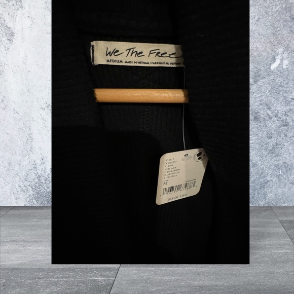 We The Free Black Wrap. Sweater NWT - Picture 2 of 3